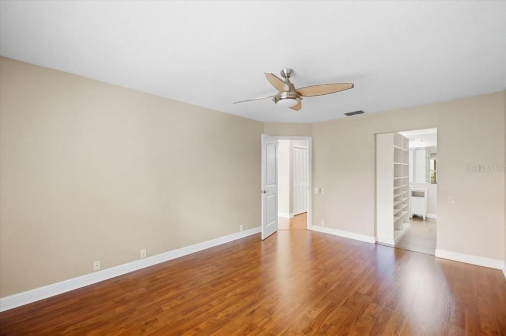 For Sale: $265,000 (2 beds, 1 baths, 1020 Square Feet)