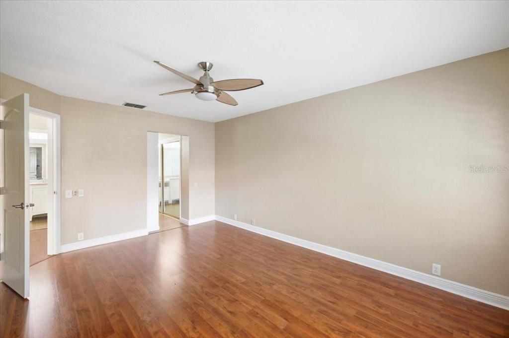For Sale: $265,000 (2 beds, 1 baths, 1020 Square Feet)
