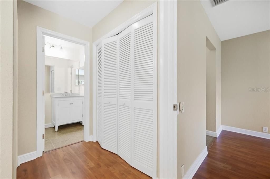 For Sale: $265,000 (2 beds, 1 baths, 1020 Square Feet)