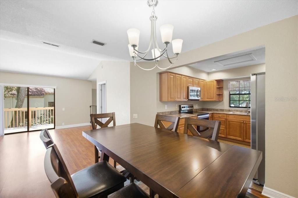 For Sale: $265,000 (2 beds, 1 baths, 1020 Square Feet)