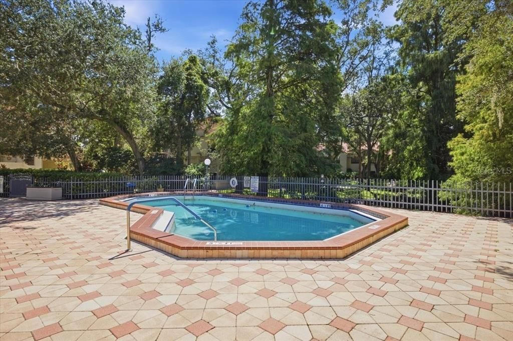 For Sale: $265,000 (2 beds, 1 baths, 1020 Square Feet)
