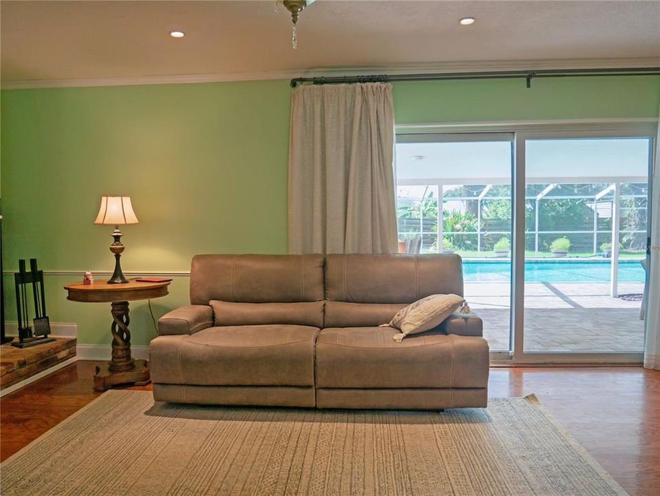 En Venta: $529,900 (4 camas, 2 baños, 2177 Pies cuadrados)