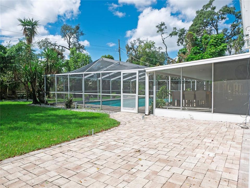 En Venta: $529,900 (4 camas, 2 baños, 2177 Pies cuadrados)
