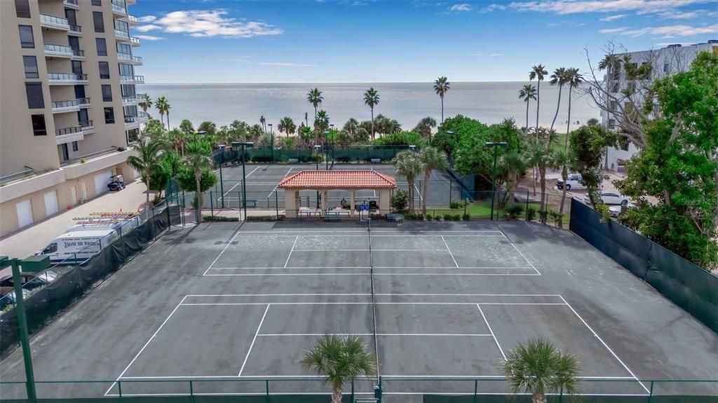 На продажу: $989,000 (2 спален, 2 ванн, 2000 Квадратных фут)
