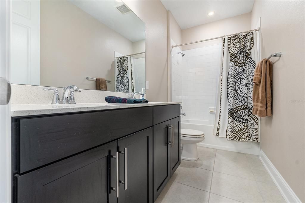 En Venta: $640,000 (4 camas, 3 baños, 2350 Pies cuadrados)