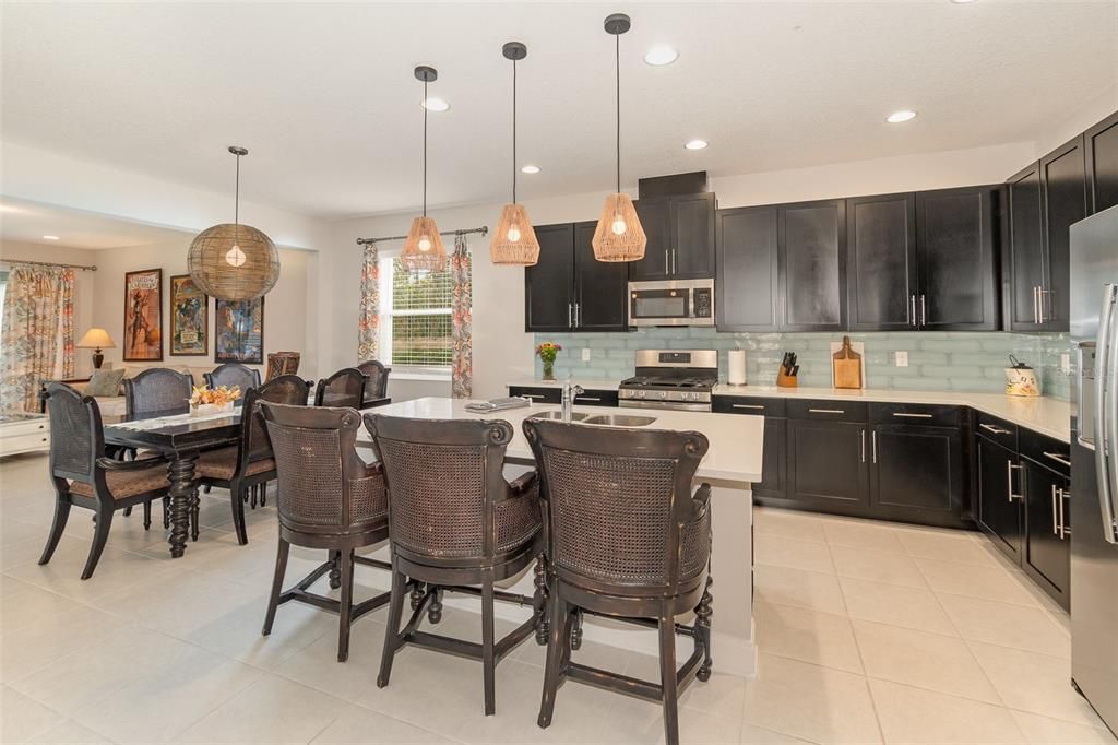 En Venta: $640,000 (4 camas, 3 baños, 2350 Pies cuadrados)