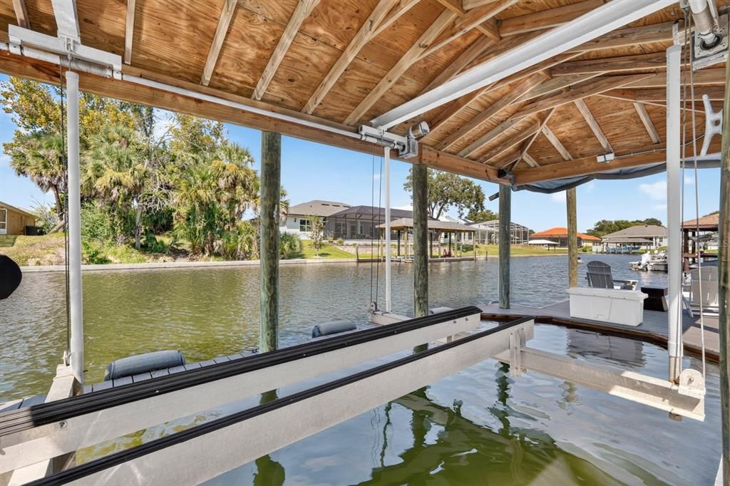 En Venta: $879,900 (3 camas, 2 baños, 2305 Pies cuadrados)