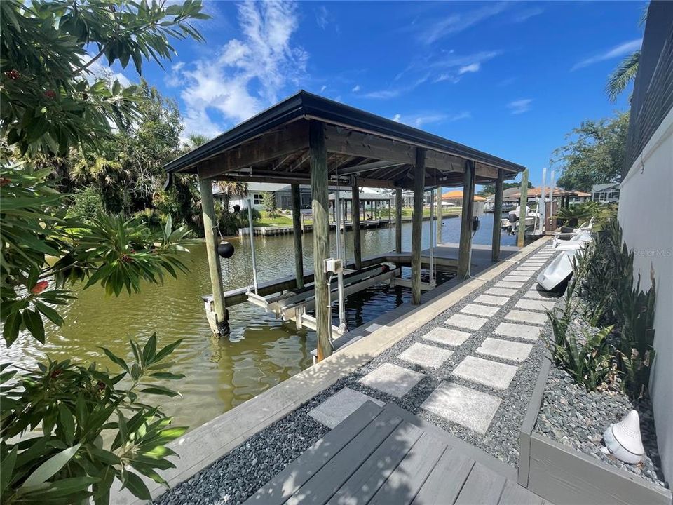 En Venta: $879,900 (3 camas, 2 baños, 2305 Pies cuadrados)