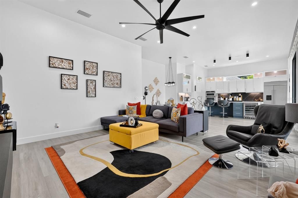 En Venta: $879,900 (3 camas, 2 baños, 2305 Pies cuadrados)