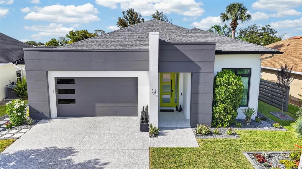 En Venta: $879,900 (3 camas, 2 baños, 2305 Pies cuadrados)
