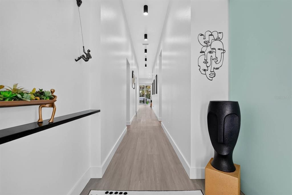 En Venta: $879,900 (3 camas, 2 baños, 2305 Pies cuadrados)