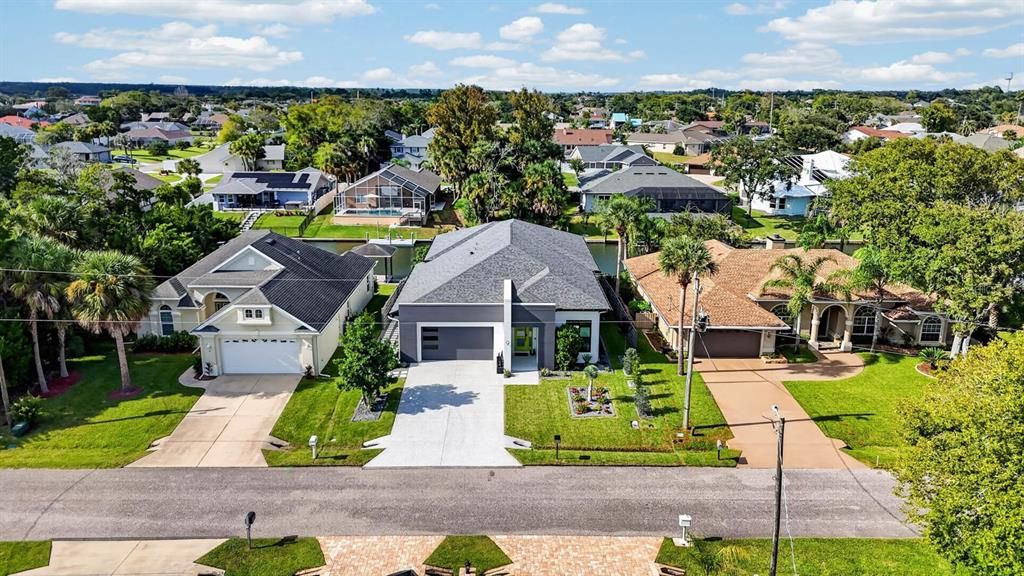 En Venta: $879,900 (3 camas, 2 baños, 2305 Pies cuadrados)