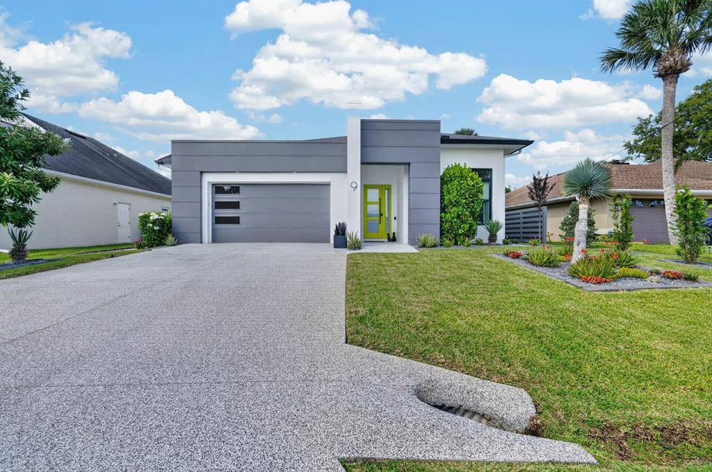En Venta: $879,900 (3 camas, 2 baños, 2305 Pies cuadrados)
