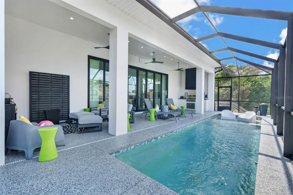 En Venta: $879,900 (3 camas, 2 baños, 2305 Pies cuadrados)