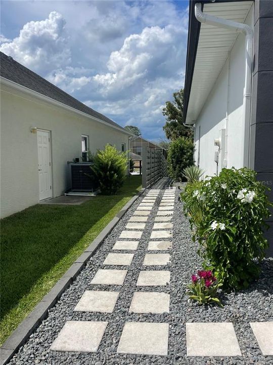En Venta: $879,900 (3 camas, 2 baños, 2305 Pies cuadrados)