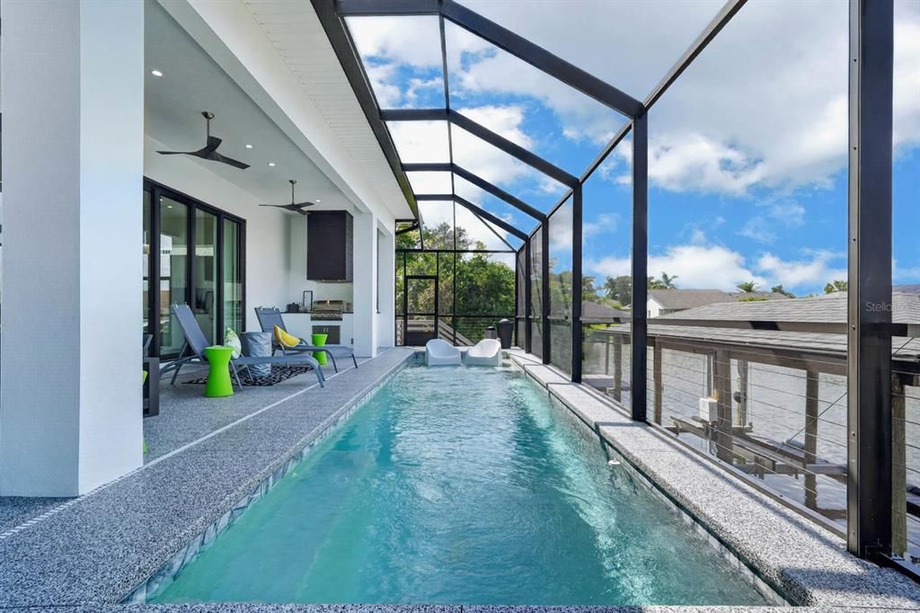 En Venta: $879,900 (3 camas, 2 baños, 2305 Pies cuadrados)