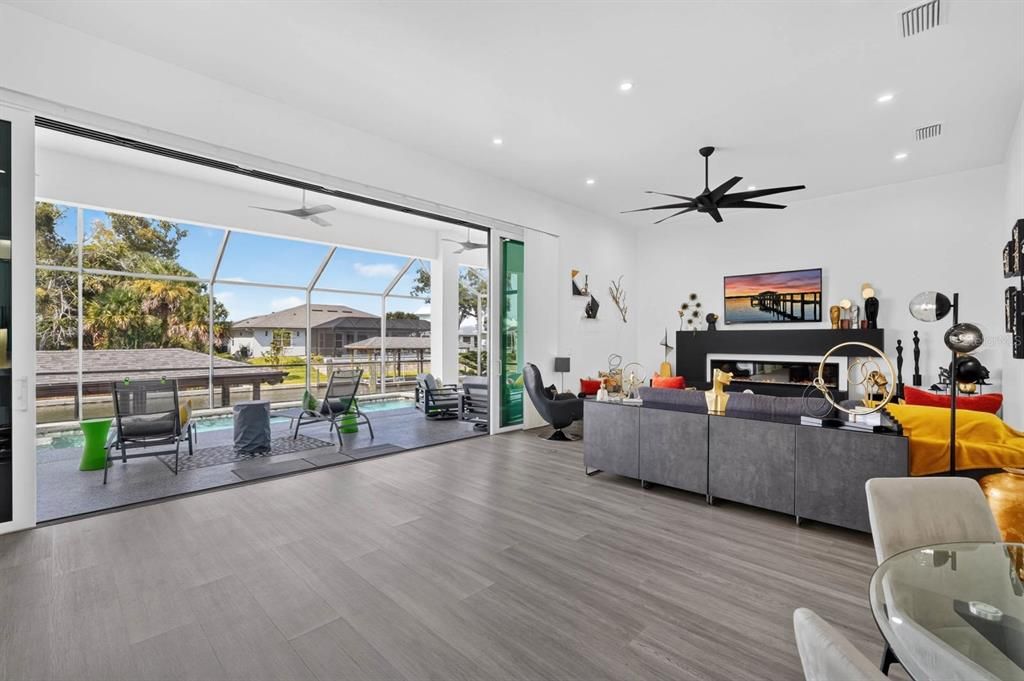 En Venta: $879,900 (3 camas, 2 baños, 2305 Pies cuadrados)