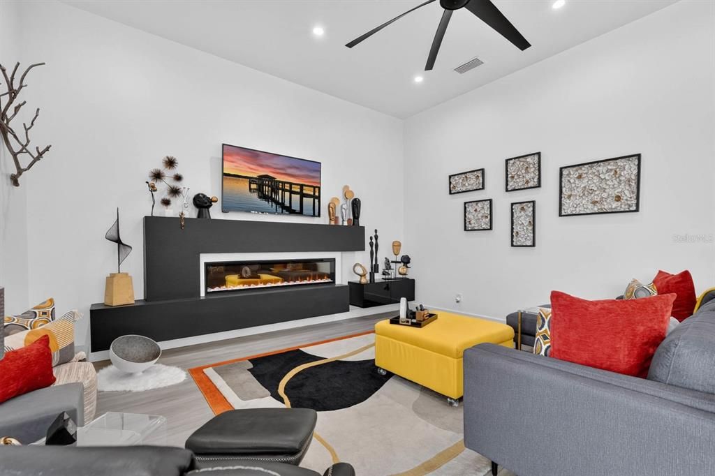 En Venta: $879,900 (3 camas, 2 baños, 2305 Pies cuadrados)