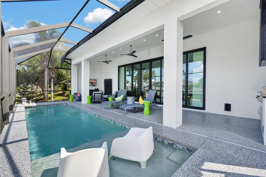 En Venta: $879,900 (3 camas, 2 baños, 2305 Pies cuadrados)
