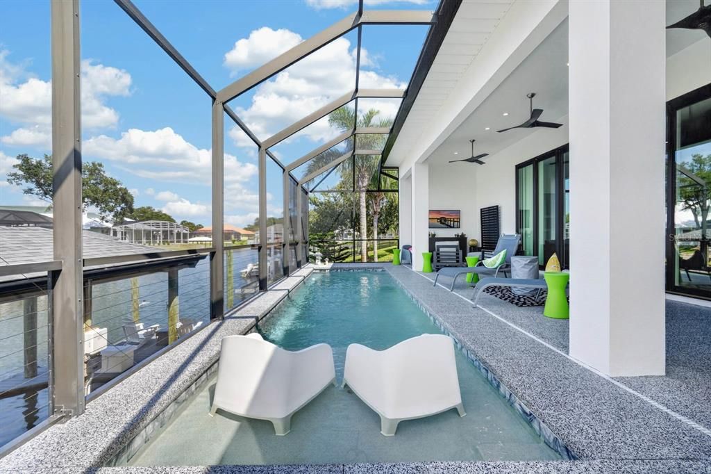 En Venta: $879,900 (3 camas, 2 baños, 2305 Pies cuadrados)