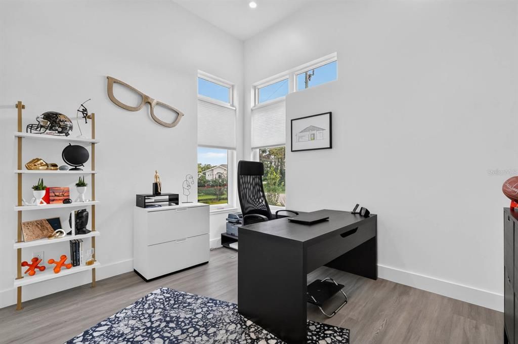 En Venta: $879,900 (3 camas, 2 baños, 2305 Pies cuadrados)