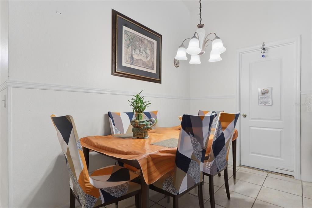 На продажу: $377,000 (5 спален, 3 ванн, 1662 Квадратных фут)