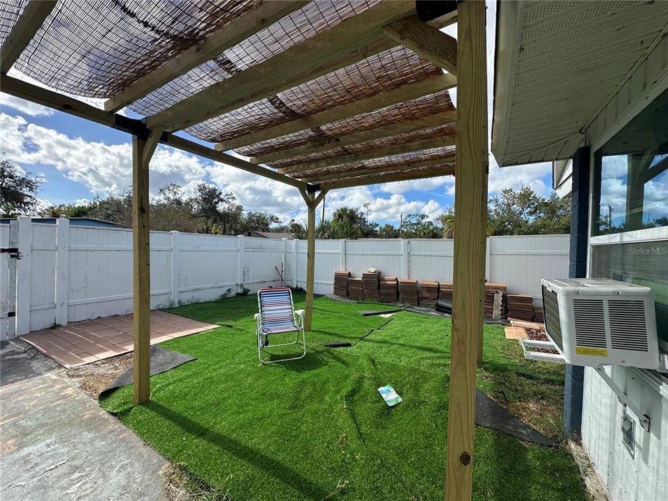 For Rent: $1,050 (1 beds, 1 baths, 795 Square Feet)