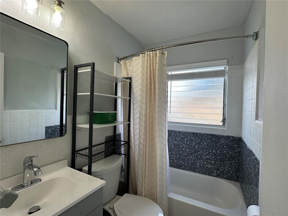 For Rent: $1,050 (1 beds, 1 baths, 795 Square Feet)