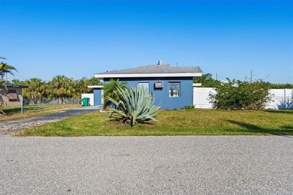 For Rent: $1,050 (1 beds, 1 baths, 795 Square Feet)