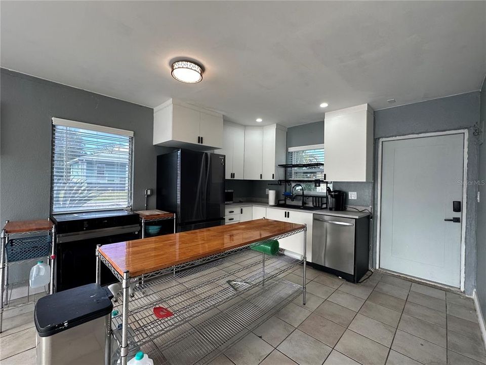 For Rent: $1,050 (1 beds, 1 baths, 795 Square Feet)