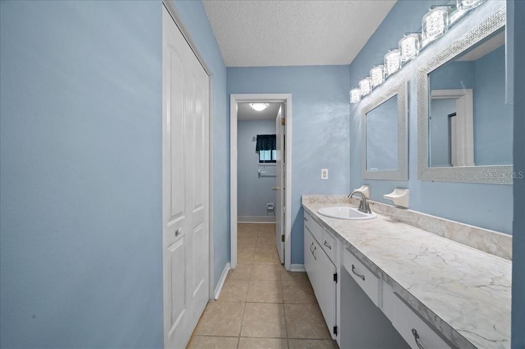 For Sale: $159,500 (2 beds, 2 baths, 1144 Square Feet)