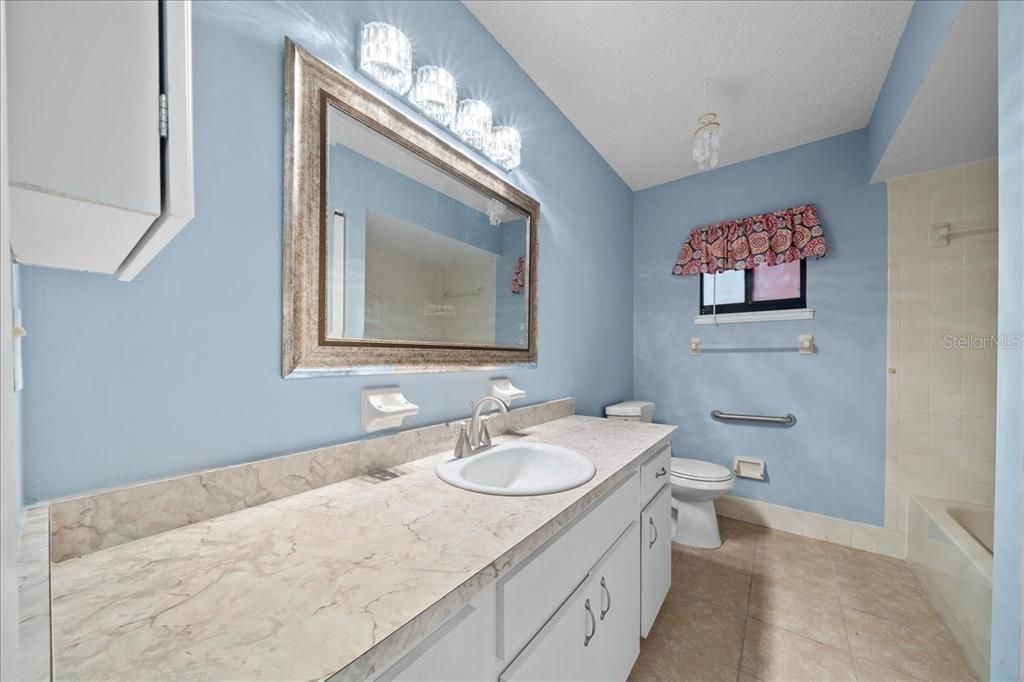 For Sale: $159,500 (2 beds, 2 baths, 1144 Square Feet)