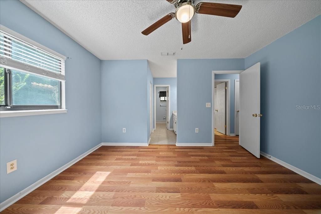 For Sale: $159,500 (2 beds, 2 baths, 1144 Square Feet)