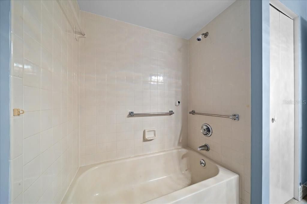 For Sale: $159,500 (2 beds, 2 baths, 1144 Square Feet)