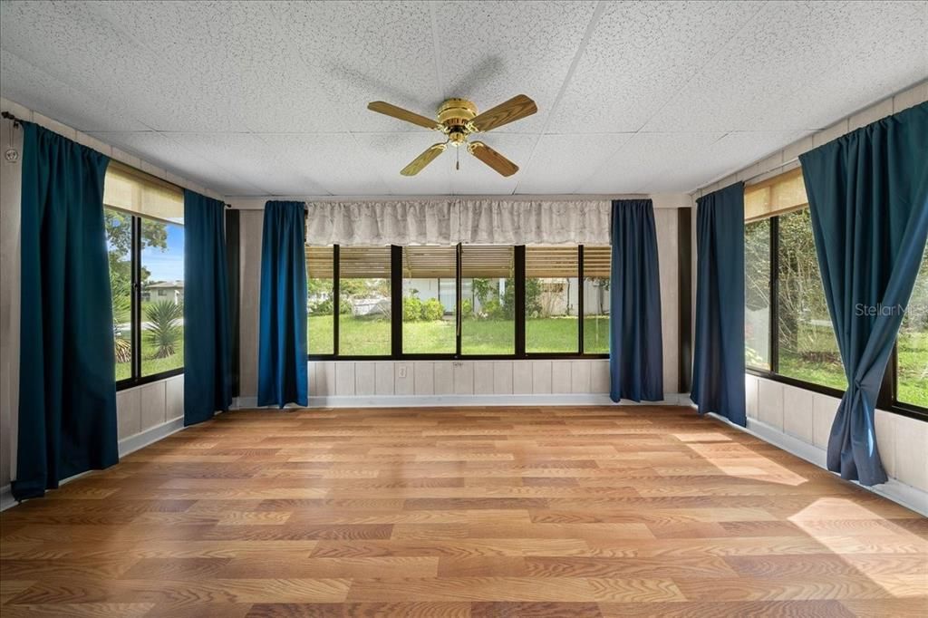 For Sale: $159,500 (2 beds, 2 baths, 1144 Square Feet)