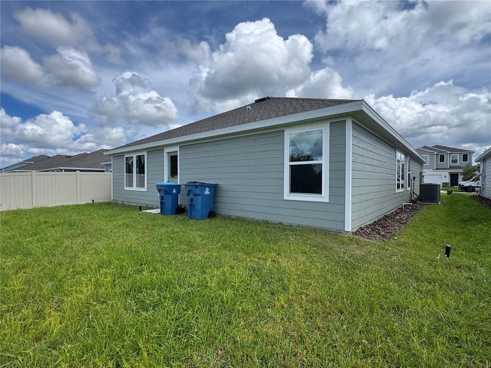 For Rent: $2,100 (4 beds, 2 baths, 1830 Square Feet)