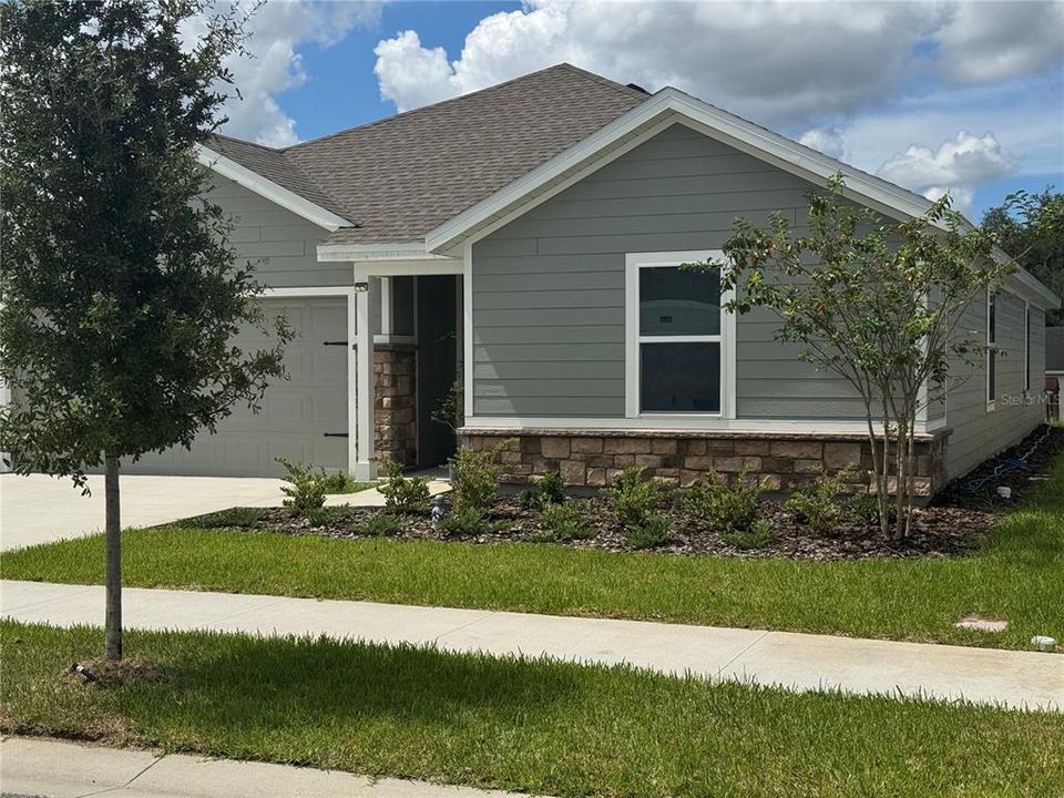 For Rent: $2,100 (4 beds, 2 baths, 1830 Square Feet)