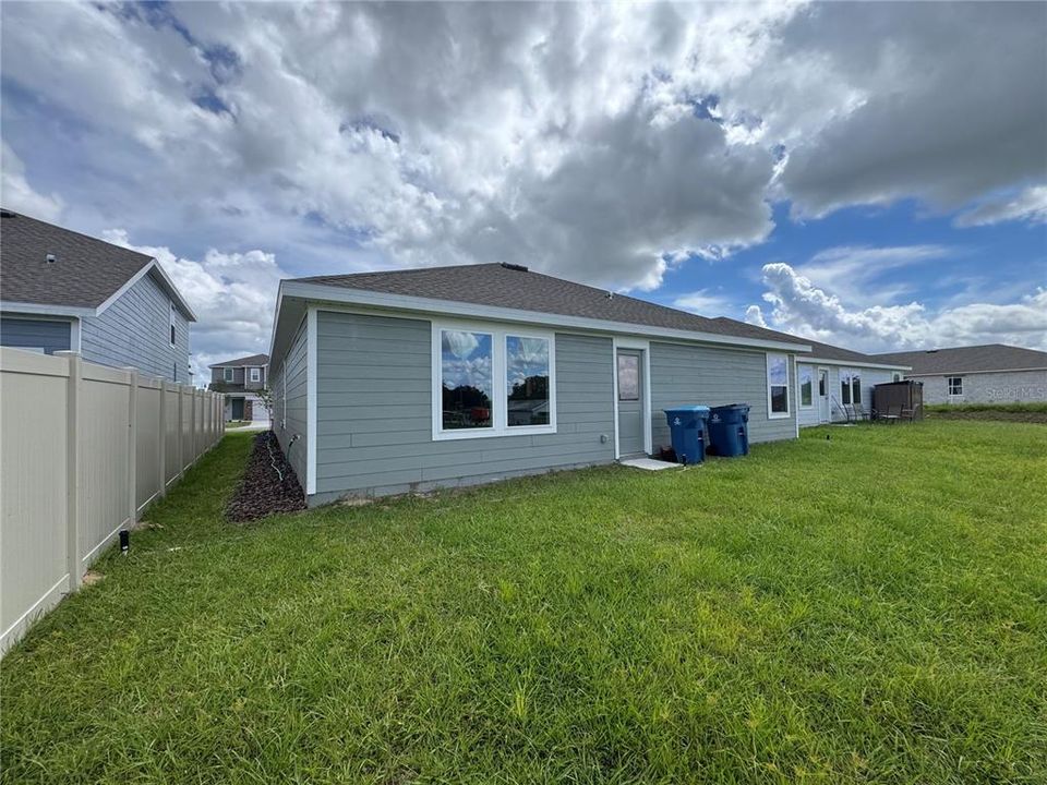 For Rent: $2,100 (4 beds, 2 baths, 1830 Square Feet)