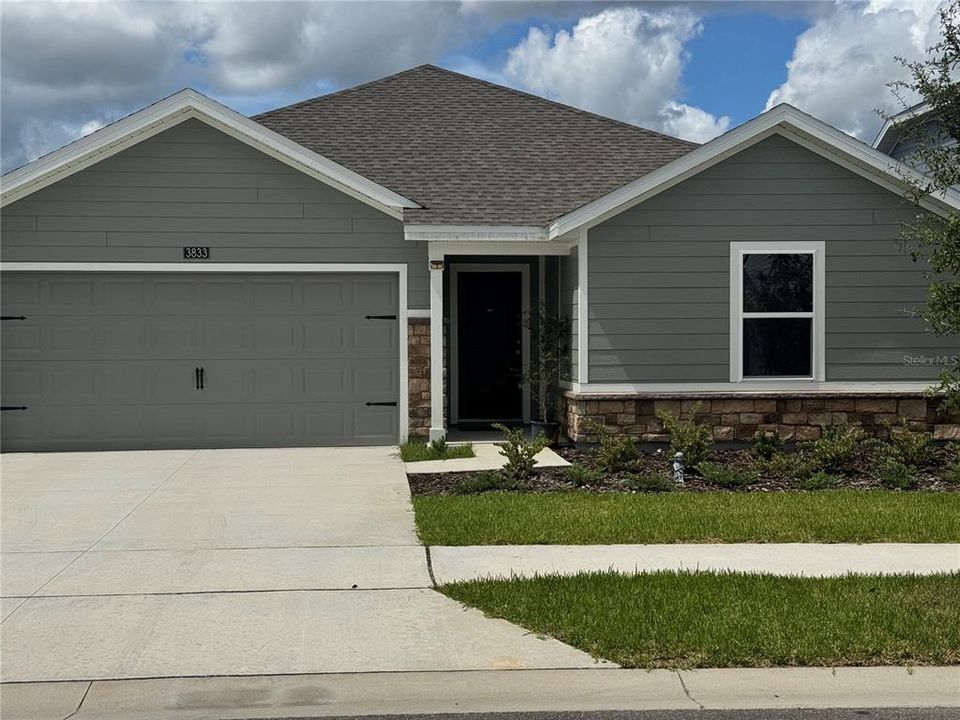For Rent: $2,100 (4 beds, 2 baths, 1830 Square Feet)