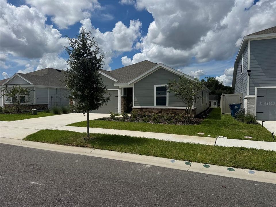 For Rent: $2,100 (4 beds, 2 baths, 1830 Square Feet)