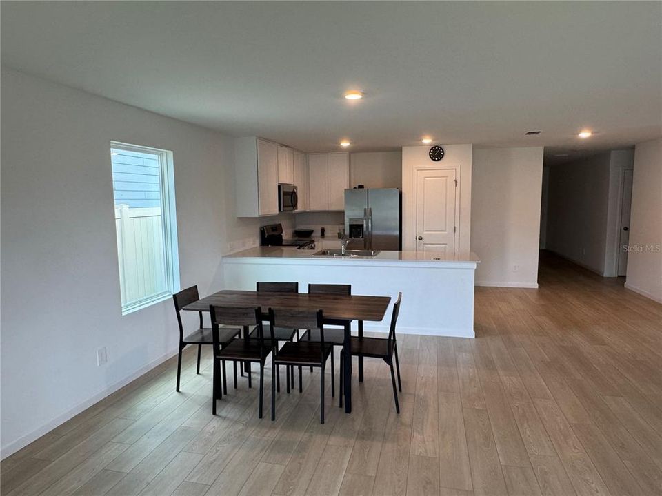 For Rent: $2,100 (4 beds, 2 baths, 1830 Square Feet)