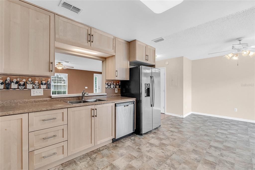 待售: $280,000 (3 贝兹, 2 浴室, 1485 平方英尺)