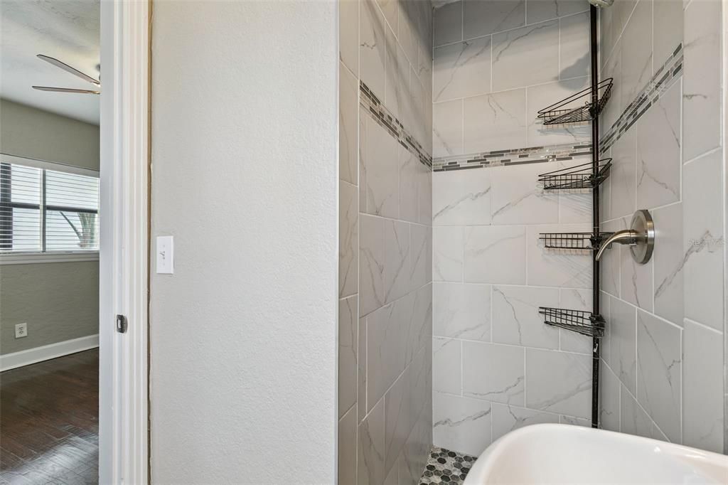 For Sale: $399,900 (3 beds, 2 baths, 1261 Square Feet)