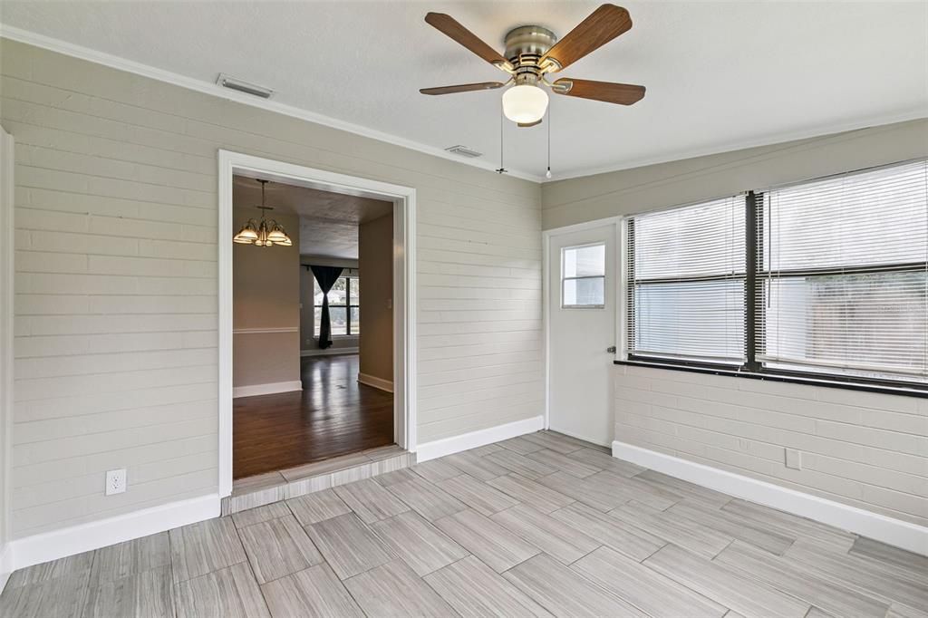 For Sale: $399,900 (3 beds, 2 baths, 1261 Square Feet)