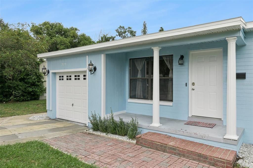 For Sale: $399,900 (3 beds, 2 baths, 1261 Square Feet)