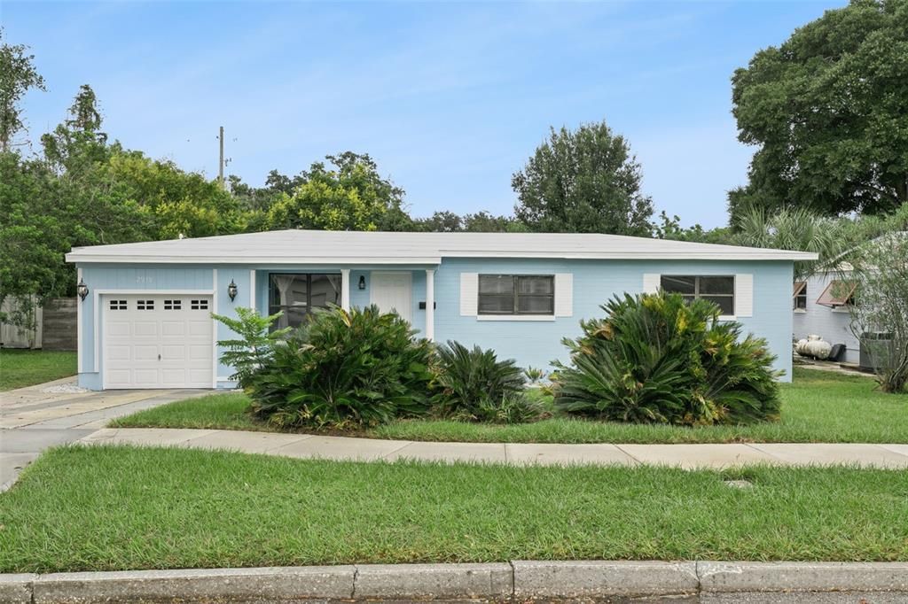 For Sale: $399,900 (3 beds, 2 baths, 1261 Square Feet)