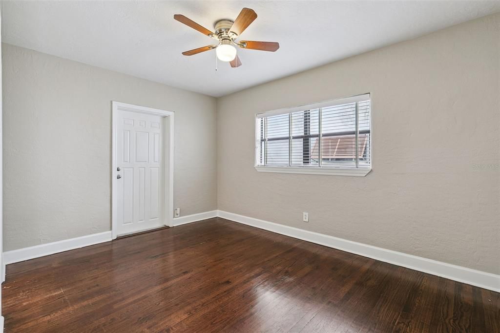For Sale: $399,900 (3 beds, 2 baths, 1261 Square Feet)