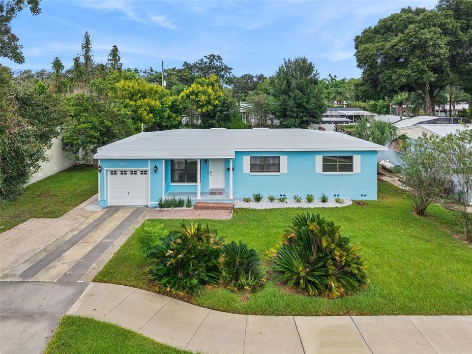 For Sale: $399,900 (3 beds, 2 baths, 1261 Square Feet)