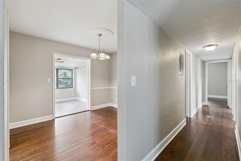 For Sale: $399,900 (3 beds, 2 baths, 1261 Square Feet)