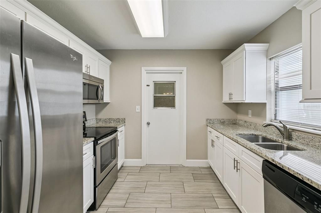 For Sale: $399,900 (3 beds, 2 baths, 1261 Square Feet)